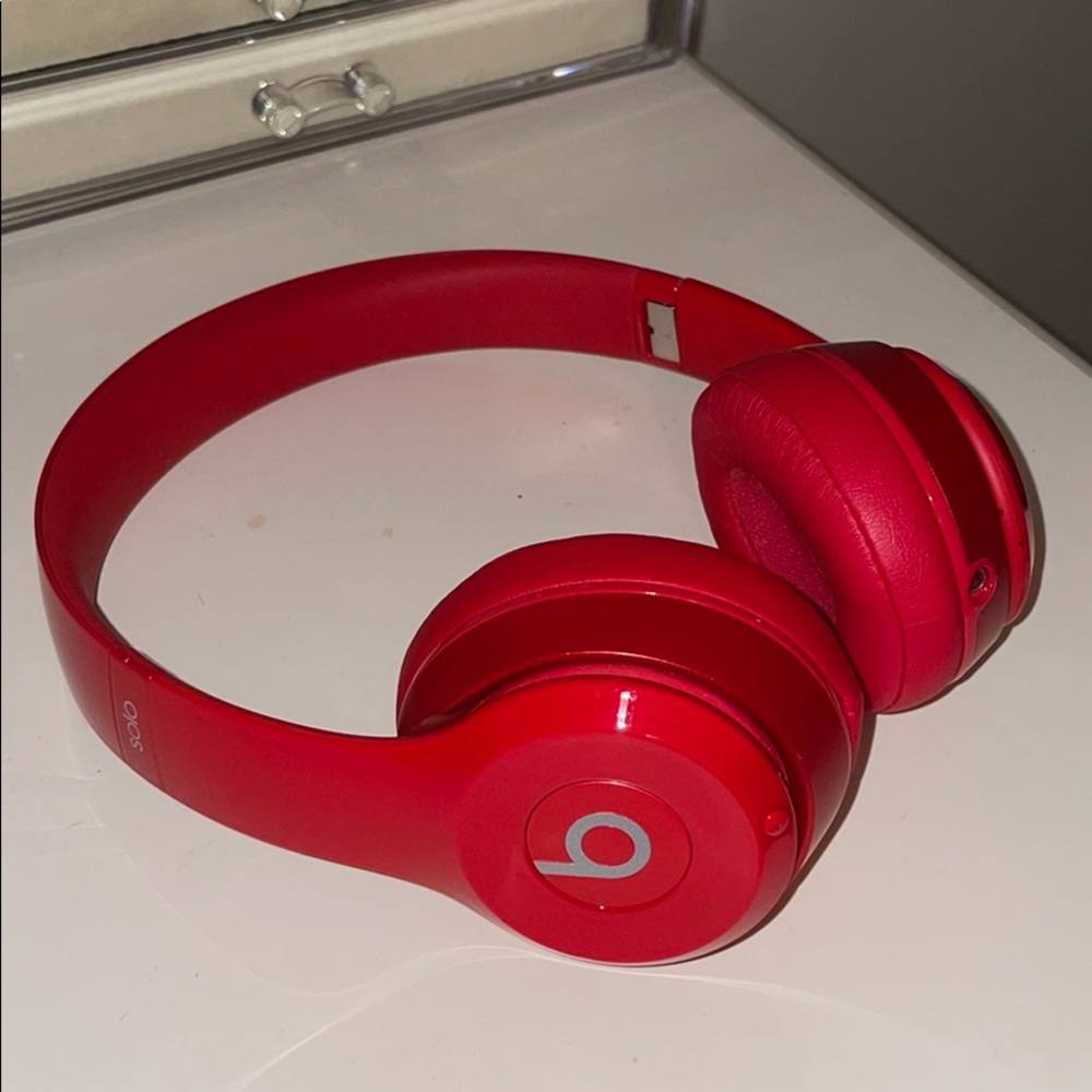 Bluetooth wireless Beats by Dr Dre Headphones.